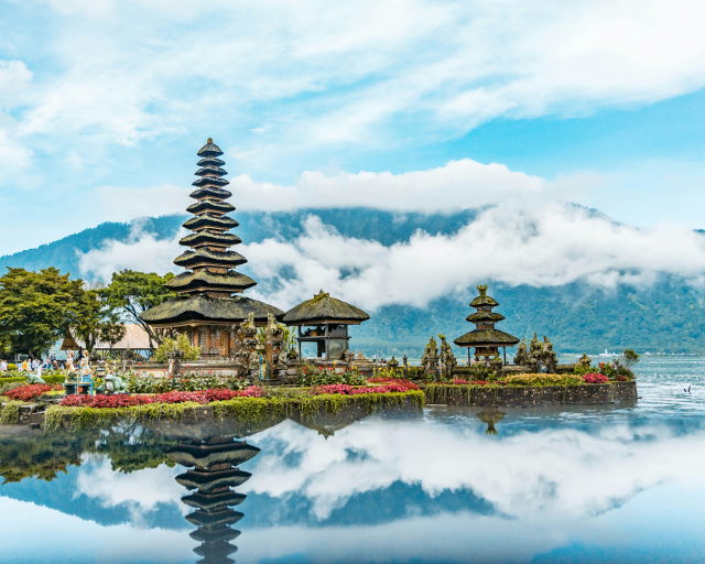 Descoperă paradisul în Bali și Singapore (OR)