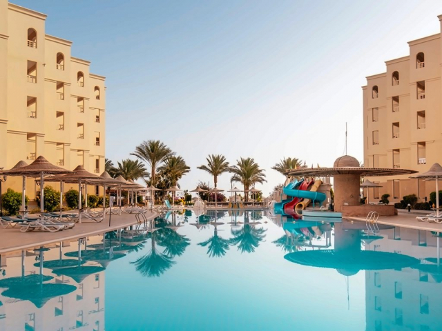 REVELION  HURGHADA - PLECARE 26.12 din IASI 939 EUR / PERSOANA  AMC ROYAL  5* ,All Inclusive