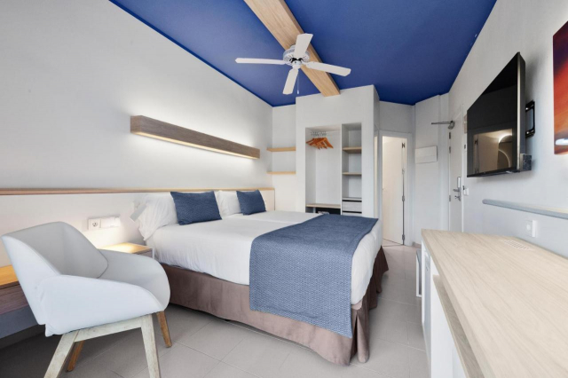 ULTRA LAST MINUTE PALMA DE MALLORCA 4**** PABISA SOFIA DEMIPENSIUNE ZBOR DIRECT DIN OTOPENI CU TAXE INCLUSE