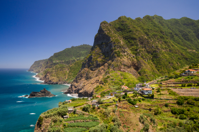 Hai la plaja in Madeira cu avion din Bucuresti, la doar 899 euro/pers! Vacanta copiilor de toamna!