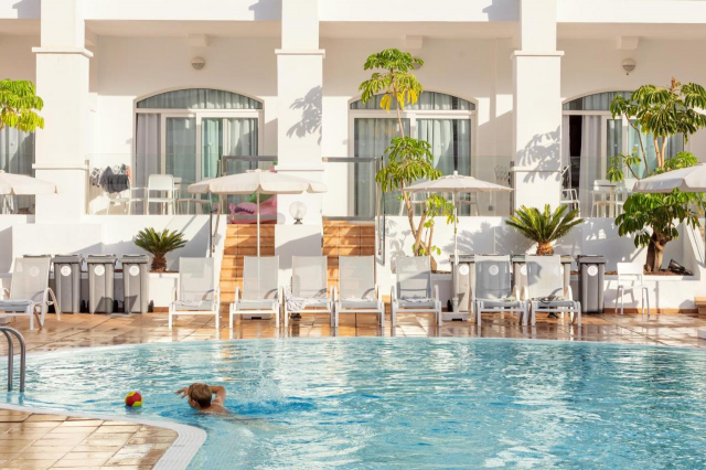 ULTIMELE LOCURI REVELION 2025 TENERIFE SUNWING FANABE BEACH  4**** ZBOR  DIN OTOPENI CU TAXE INCLUSE