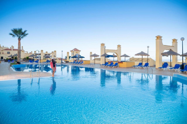 ULTIMELE LOCURI VACANTA COPIILOR  TENERIFE RAMADA  4****  ZBOR DIRECT DIN OTOPENI CU TAXE INCLUSE