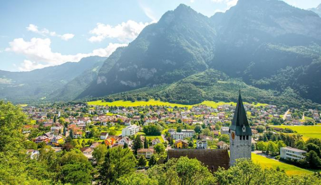 LIECHTENSTEIN, ZURICH SI SATELE IDILICE DIN NORDUL ELVETIEI, AVION DIN BUCURESTI, HOTEL DE 3*, TARIF DE 540 EURO/PERS, HB!