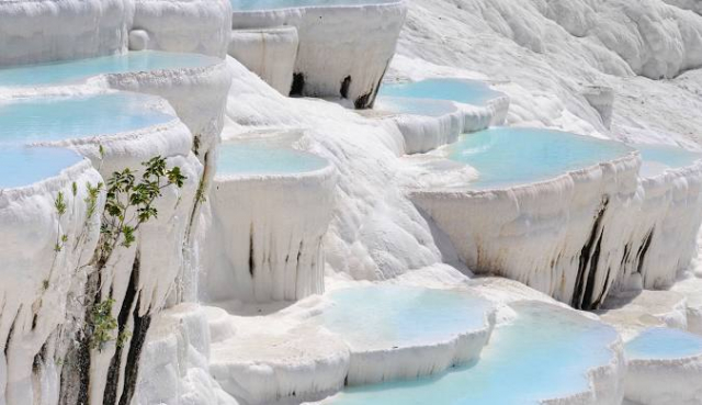 CIRCUIT PAMUKKALE-EFES, AVION DIN BUCURESTI, LA HOTEL DE 5*, LA TARIFUL DE 266 EURO/PERSOANA, MIC DEJUN!