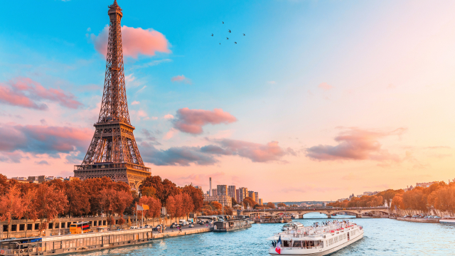 Weekend de 1 Decembrie la Paris, de la doar 285 euro, avion din Bucuresti!