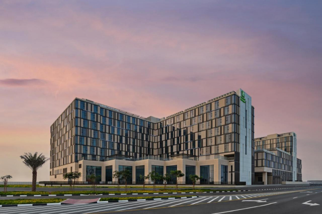 ULTRA LAST MINUTE  LA DUBAI 4**** HOLIDAY INN 7 NOPTI ZBOR DIRECT DIN OTOPENI/CLUJ NAPOCA  CU TAXE INCLUSE