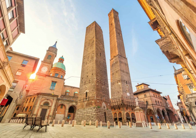  Ultimele locuri!!! Weekend in Bologna la doar 250 euro,avion din Bucuresti!!!Living Place 4*