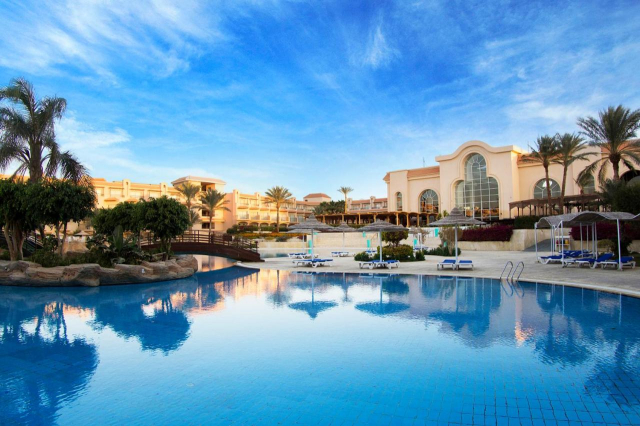 ULTIMELE LOCURI HURGHADA, AVION DIN BUCURESTI, LA HOTEL PYRAMISA SAHL HASHEESH 5*, LA TARIFUL DE 563 EURO/PERSOANA, AI!