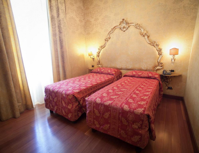 City Break Roma: la Des Epoques Hotel  4*/Mic dejun inclus bilet avion, taxe incluse la 350€/loc in DBL