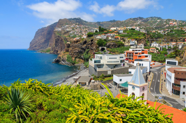 Hai la plaja in Madeira cu avion din Budapesta, la doar 589 euro/pers !	