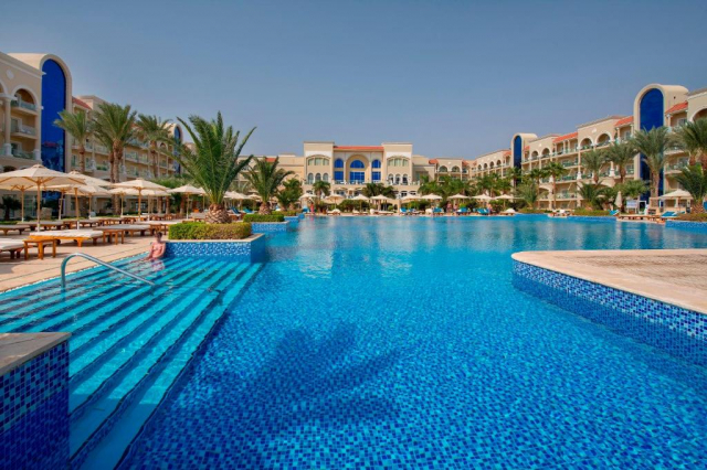 Sejur in Hurghada: 925 euro cazare 7 nopti cu Ultra All inclusive+ transport avion+ toate taxele