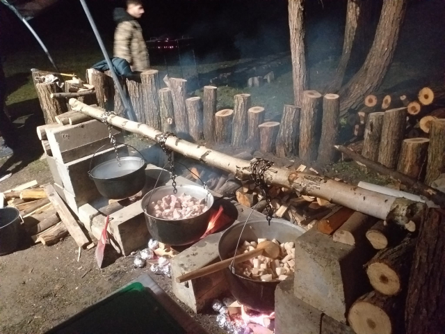 Craciun la Dambu Morii – Brasov Taierea porcului, foc de tabara, Paradisul Acvatic