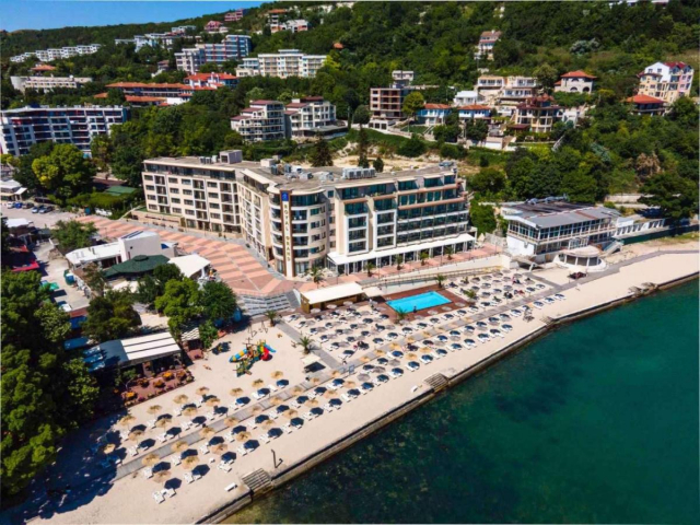 REVELION LA KAVARNA, LA HOTEL ROYAL GRAND 4*, LA TARIFUL DE 468 EURO/PERSOANA, ALL INCLUSIVE!