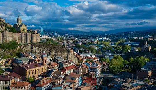 GEORGIA IN ALB, DE LA SKI LA ISTORIE SI GASTRONOMIE, AVION DIN BUCURESTI, LA TARIFUL DE 1257 EURO/PERSOANA, MIC DEJUN! 