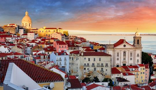  REVELION CU SPECIFIC PORTUGHEZ, SENIOR VOYAGE, AVION DIN BUCURESTI, LA HOTEL DE 4*, LA TARIFUL DE 949 EURO/PERSOANA, HB!