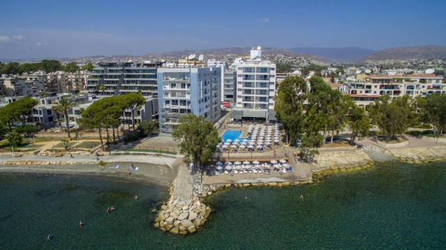 ULTIMELE LOCURI CIPRU, LIMASSOL, AVION DIN BUCURESTI, LA HOTEL HARMONY BAY 3*, LA TARIFUL DE 629 EURO/PERSOANA, DEMIPENSIUNE!