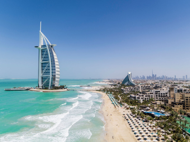 ULTIMELE LOCURI LA DUBAI  HOTEL CROWNE PLAZA DUBAI JUMEIRAH  5*****   ZBOR DIN OTOPENI CU TAXE INCLUSE