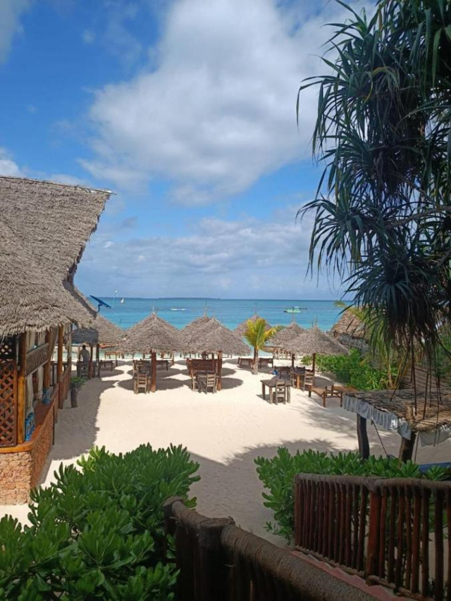 ULTRA LAST MINUTE ZANZIBAR PE PLAJA  7 NOPTI PAZURI KENDWA BEACH  ZBOR DIRECT DIN OTOPENI CU TAXE INCLUSE