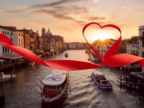 Ultimele 4 locuri!!!Valentine s Day in Venetia la doar 319 euro,avion din Bucuresti!!! Tre Archi 3*