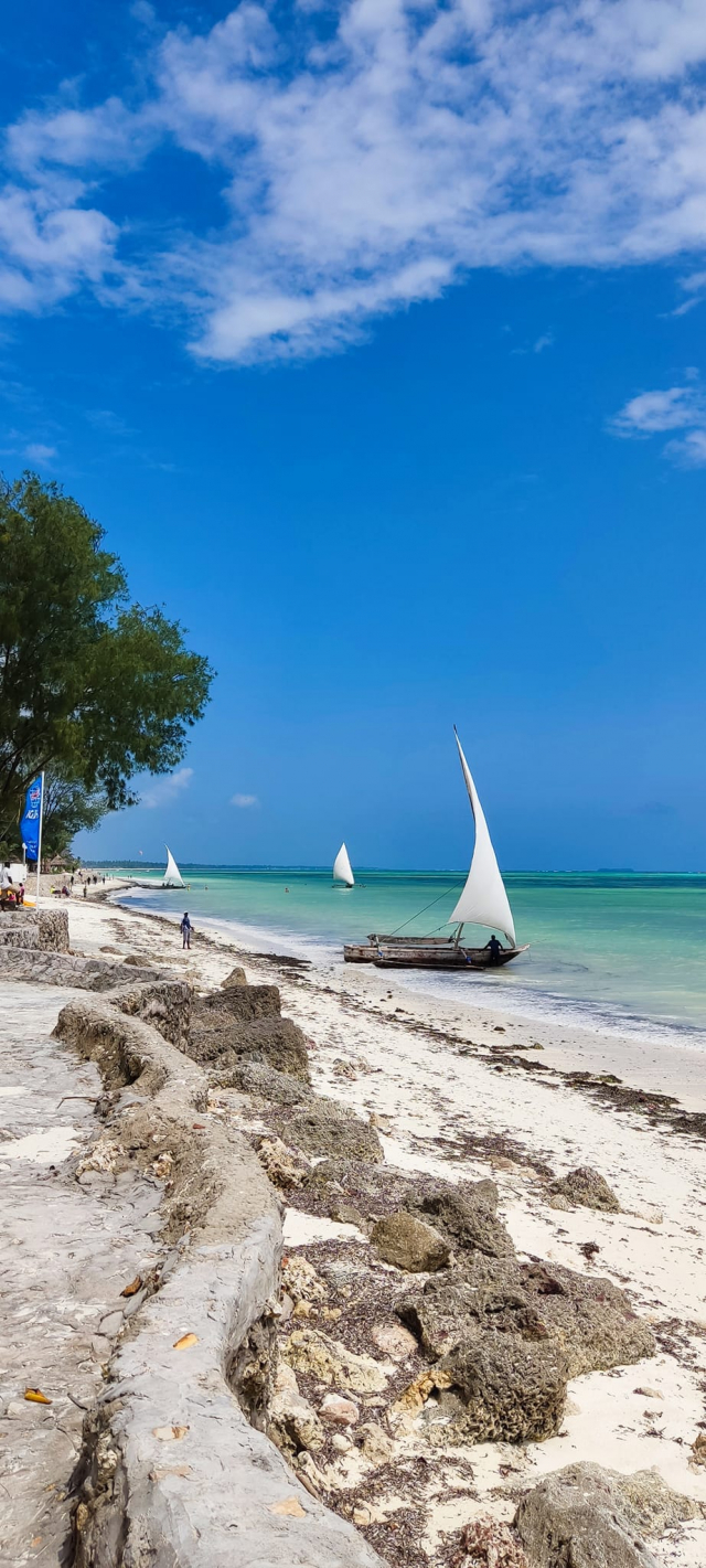 05.03 Zbor Bucuresti, Gold Zanzibar Beach House 5*  2450 euro/pers 7 nopti/demipensiune taxa aeroport +transfer incluse