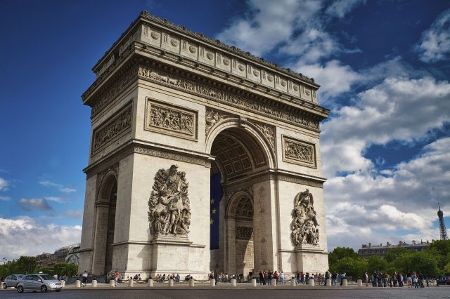 CITY BREAK PARIS RUSALII, 3 NOPTI CAZARE CU MIC-DEJUN, TRANSFER, ZBOR TAROM DIN BUCURESTI 