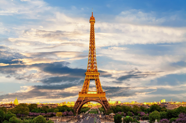 CITY BREAK PARIS RUSALII, 3 NOPTI CAZARE CU MIC-DEJUN, TRANSFER, ZBOR TAROM DIN BUCURESTI 