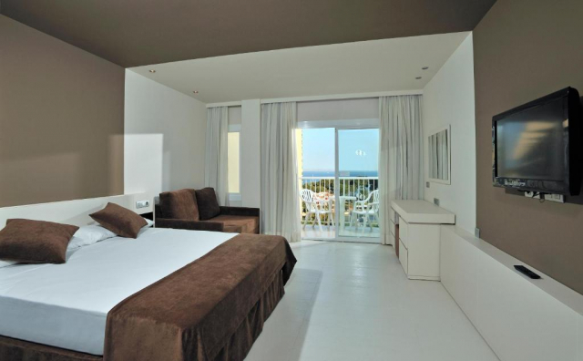 MALLORCA, AVION DIN TIMISOARA, LA HOTEL SOL GUADALUPE 4*, LA TARIFUL DE 1010 EURO/PERSOANA, MIC DEJUN!