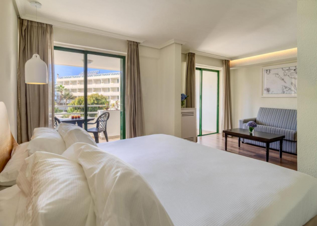 ULTIMELE LOCURI TENERIFE H10 TENERIFE PLAYA  4**** DEMIPENSIUNE ZBOR DIRECT DIN OTOPENI CU TAXE INCLUSE