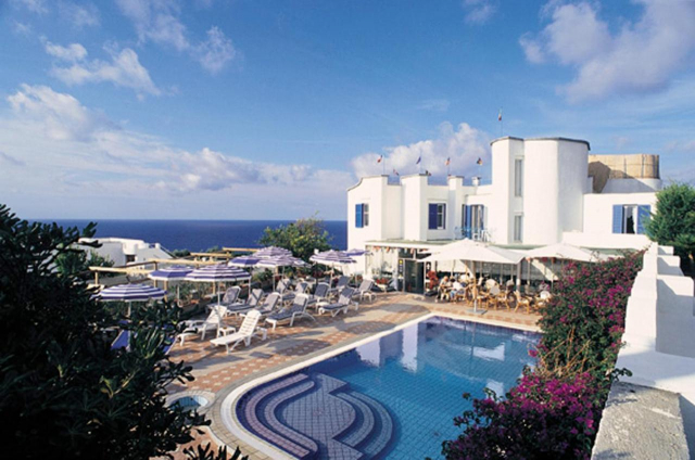 ULTIMELE LOCURI ISCHIA, AVION DIN BUCURESTI, LA HOTEL LORELEY 3*, LA TARIFUL DE 709 EURO/PERSOANA, MIC DEJUN!