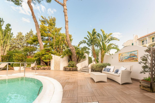ISCHIA, AVION DIN BUCURESTI, LA HOTEL HERMITAGE&amp;PARK TERME 4*, LA TARIFUL DE 1095 EURO/PERSOANA, DEMIPENSIUNE!