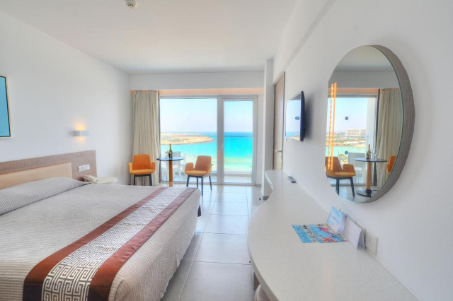 ULTRA LAST MINUTE LA PLAJA IN CIPRU 4**** VASSOS NISSI BEACH DEMIPENSIUNE ZBOR DIRECT DIN OTOPENI CU TAXE INCLUSE