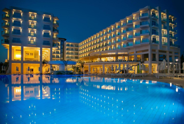 ULTRA LAST MINUTE DELUXE  LA PLAJA IN CIPRU 5*****NISSIBLUE  BEACH DEMIPENSIUNE ZBOR DIRECT DIN OTOPENI CU TAXE INCLUSE