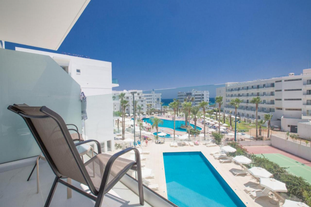 ULTIMELE LOCURI PLAJA CIPRU 4**** DEMIPENSIUNE TSOKKOS HOTEL ZBOR DIRECT DIN OTOIPENI CU TAXE INCLUSE