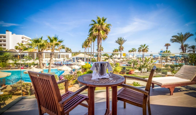ULTRA LAST MINUTE DELUXE PE PLAJA IN CIPRU ADAMS  BEACH HOTEL 5***** DEMIPENSIUNE ZBOR DIRECT DIN OTOPENI CU TAXE INCLUSE