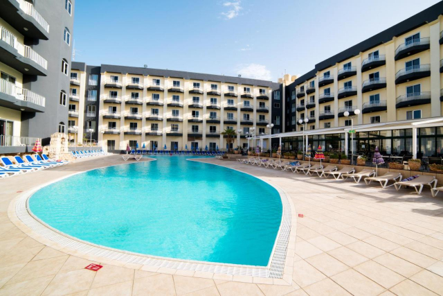 la Plaja in Malta 7 nopti cazare   Topaz 3***+ zbor  din Otopeni  cu taxe incluse