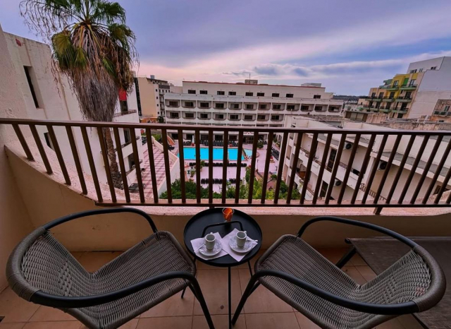 La Plaja in Malta 7 nopti cazare The  San Anton  Hotel 3*** zbor din Otopeni cu taxe incluse