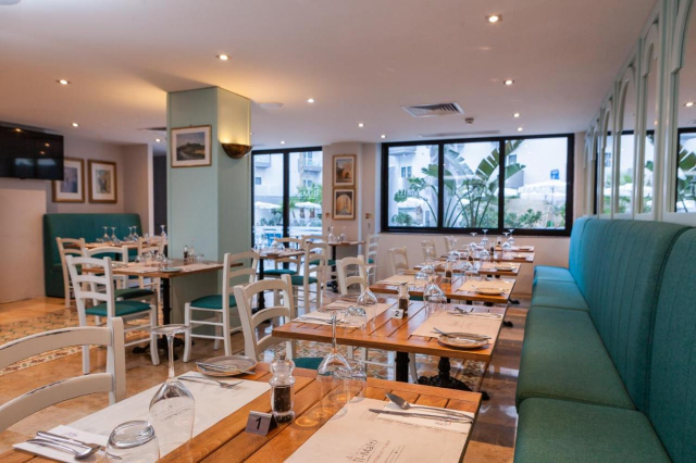 LAST MINUTE MALTA PEBBLES RESORT 4**** MIC DEJUN ZBOR DIN OTOPENI CU TAXE INCLUSE