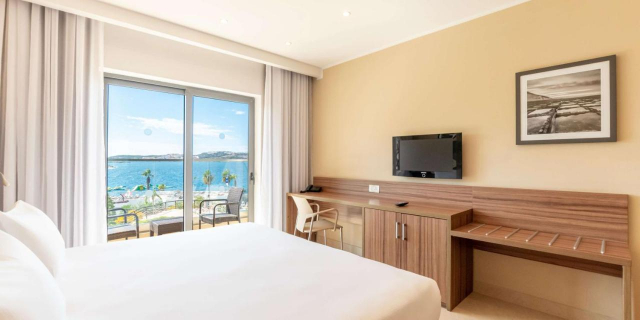 LAST MINUTE MALTA LDOUBLE TREE HILTON  HOTEL 4**** DEMIPENSIUNE ZBOR DIN OTOPENI CU TAXE INCLUSE