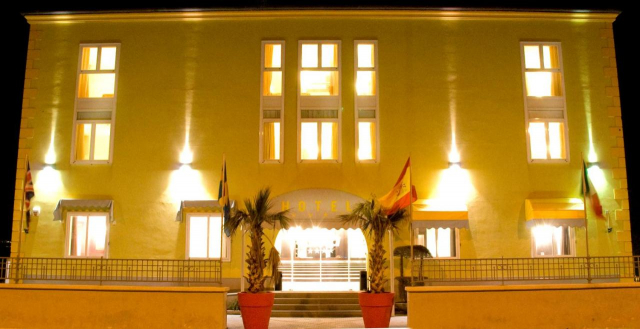 LAST MINUTE AMALFI COAST LA ISLA RESORT4**** MIC DEJUN ZBOR DIN OTOPENI CU TAXE INCLUSE