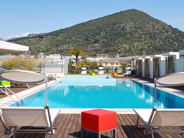 LAST MINUTE AMALFI COAST NOVOTEL SALERNO 4**** MIC DEJUN ZBOR DIN OTOPENI CU TAXE INCLUSE