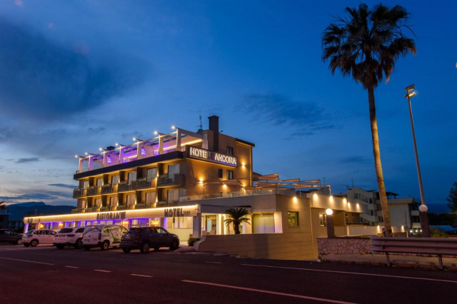 LAST MINUTE AMALFI COAST PE PLAJA ANCORA  4**** MIC DEJUN ZBOR DIN OTOPENI CU TAXE INCLUSE