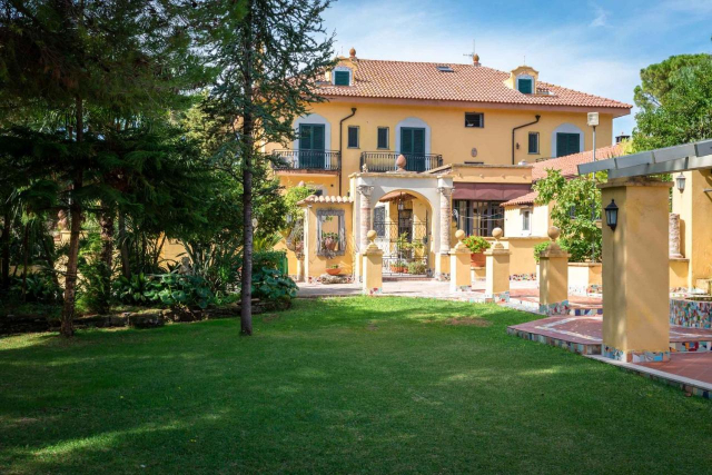 LAST MINUTE AMALFI COAST VILLA RITTA 3*** MIC DEJUN ZBOR DIN OTOPENI CU TAXE INCLUSE