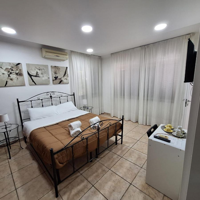 LAST MINUTE AMALFI COAST GIALLO LIMONE 3***  MIC DEJUN ZBOR DIN OTOPENI CU TAXE INCLUSE