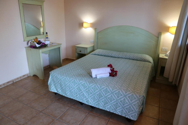 LAST MINUTE SARDINIA 4**** CLUB ESSE CALA GONOINE  ZBOR DIN OTOPENI CU TAXE INCLUSE
