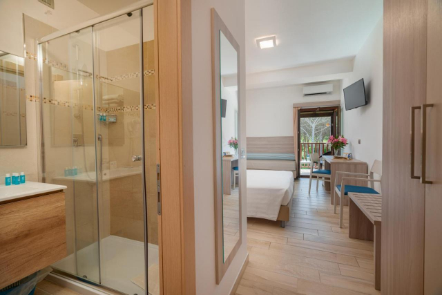 ULTRA LAST MINUTE SARDINIA 4**** DEMIPENSIUNE PORTOCONTE ZBOR DIN OTOPENI CU TAXE INCLUSE