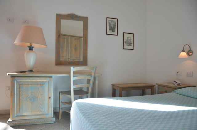 LAST MINUTE SARDINIA 4**** ALGHERO VACANZE  ZBOR DIN OTOPENI CU TAXE INCLUSE