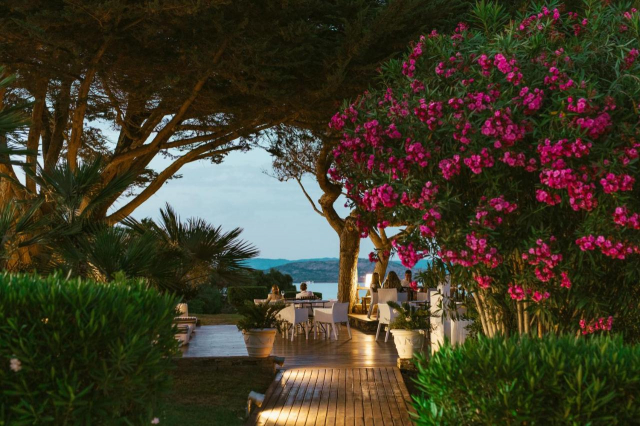 ULTRA LAST MINUTE SARDINIA 4**** ANCORA ZBOR DIN OTOPENI CU TAXE INCLUSE