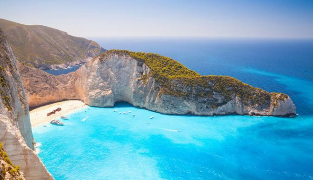 ULTIMELE LOCURI LEFKADA SI INSULELE IONICE, AVION DIN BUCURESTI, LA HOTEL DE 3*, LA TARIFUL DE 818 EURO/PERSOANA, MIC DEJUN!