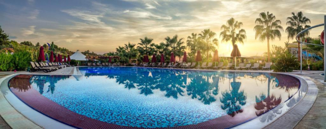 ULTIMELE LOCURI ANTALYA, AVION DIN BUCURESTI, LA HOTEL JUSTINIANO DELUXE RESORT 5*, LA TARIFUL DE 915 EURO/PERSOANA, UAI!