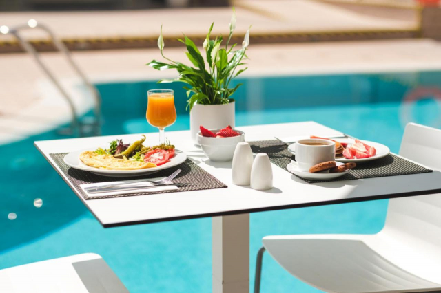 ULTRA LAST MINUTE PALMA DE MALLORCA 4**** DEMIPENSIUNE TRITON BEACH  ZBOR DIN CLUJ NAPOCA CU TAXE INCLUSE